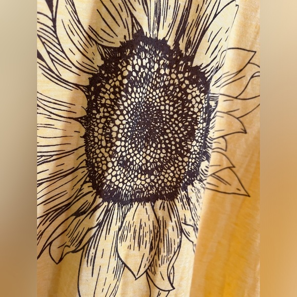 Women’s S sunflower tee - Picture 4 of 5